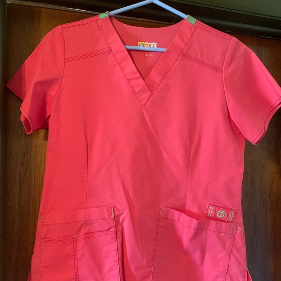 WonderWink Tops - WonderWinks flex coral scrub top
